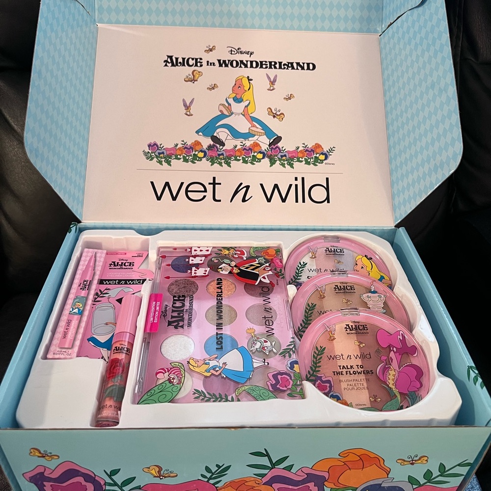 Wet n Wild Disney Alice in Wonderland Makeup Collection